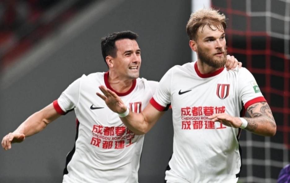 九游体育app-转会期突围战来临，成都蓉城围绕欧超杯更衣室发声，目标明确，年轻球员得到机会的简单介绍